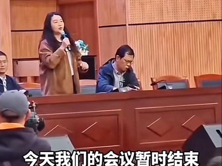 中学女副校长婚内出轨事件，背后的反思与启示