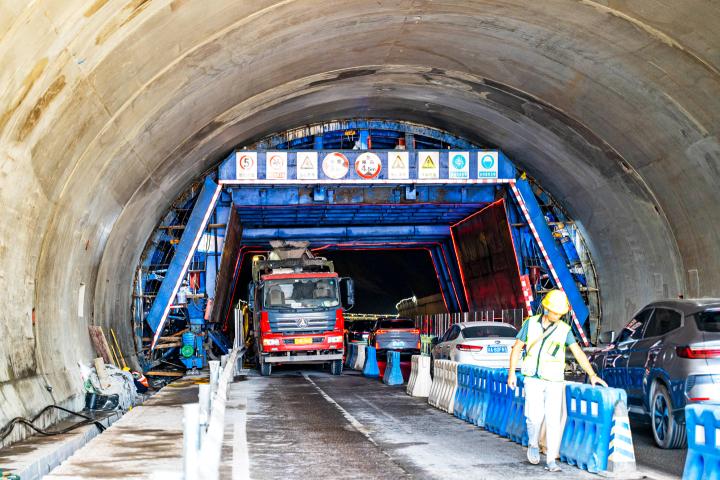 中国隧道探险，超越地球的神秘之旅