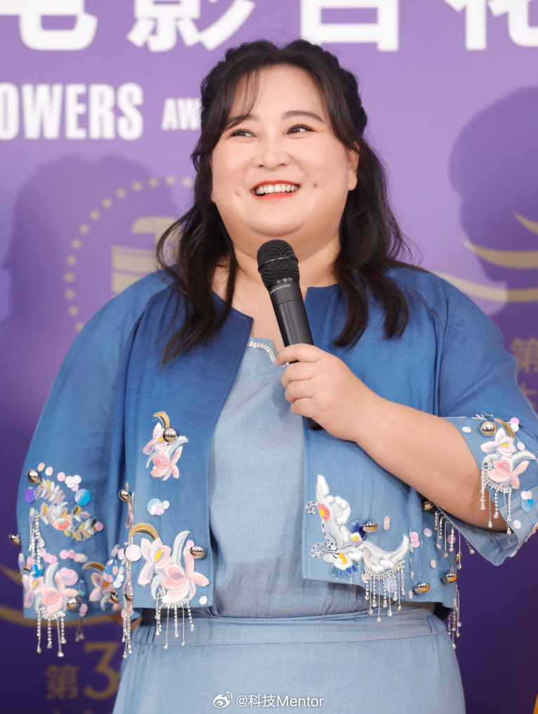 贾玲，首位影史年冠女导演，跨界创造历史奇迹