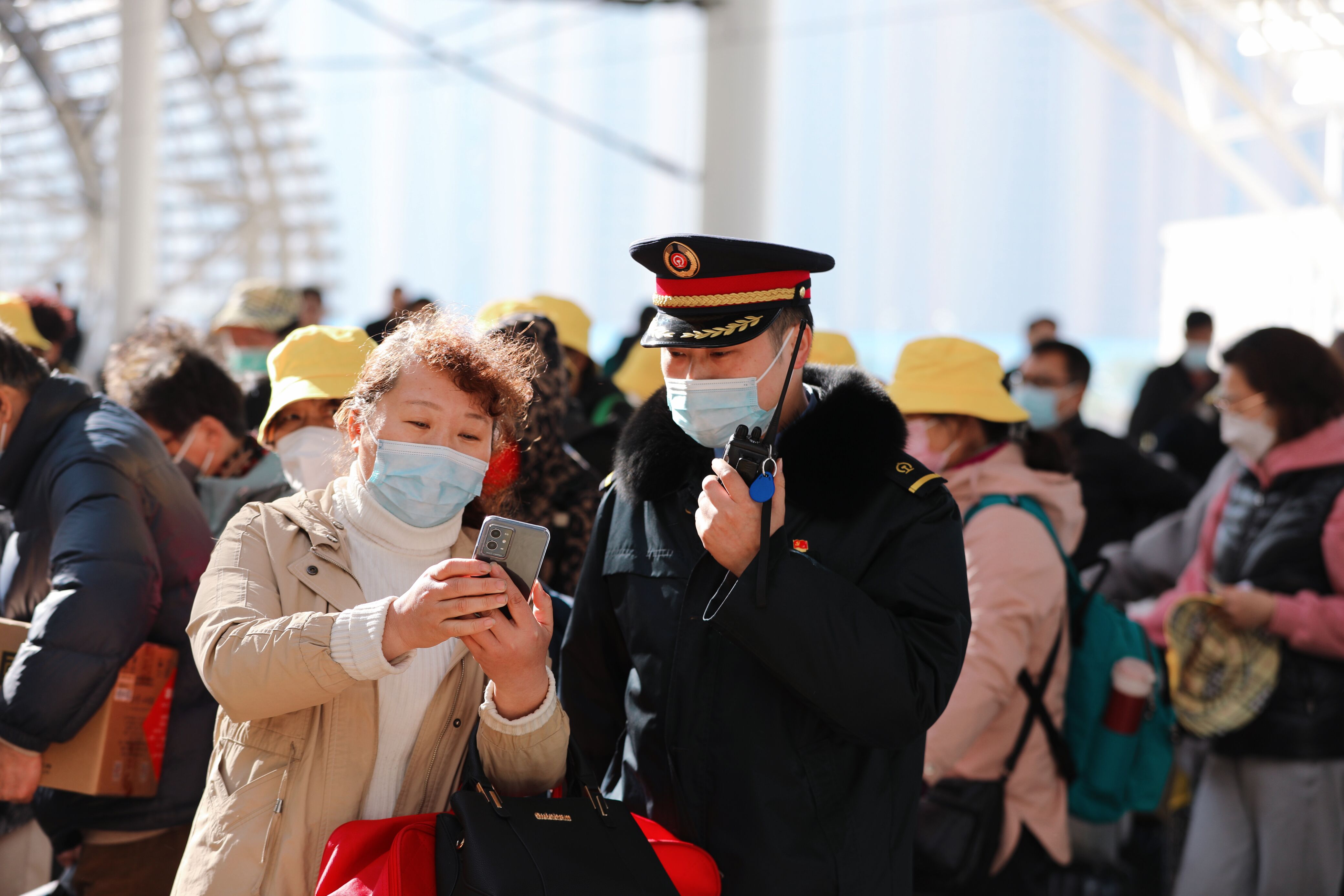 长三角春运铁路客流量破纪录，交通枢纽繁荣与挑战并存