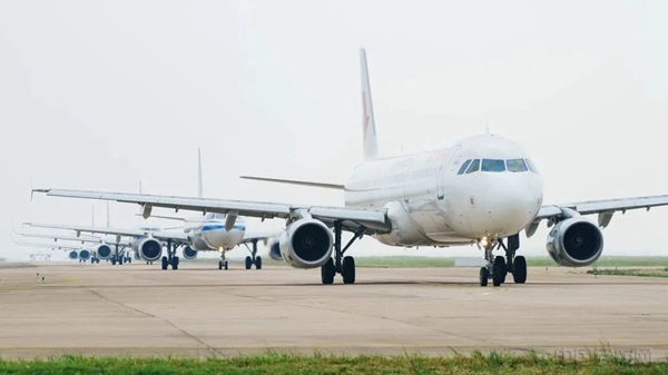 成都航空枢纽日夜繁忙，近1600架次航班起降